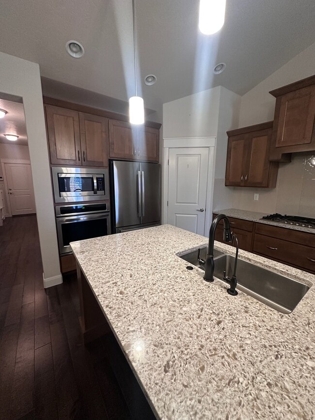 Building Photo - 1471 E Summerheights Dr