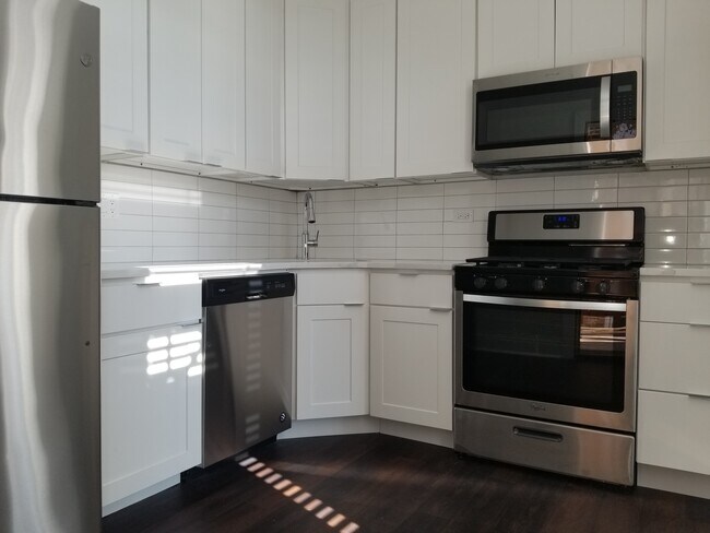 Building Photo - 709 W Barry Ave