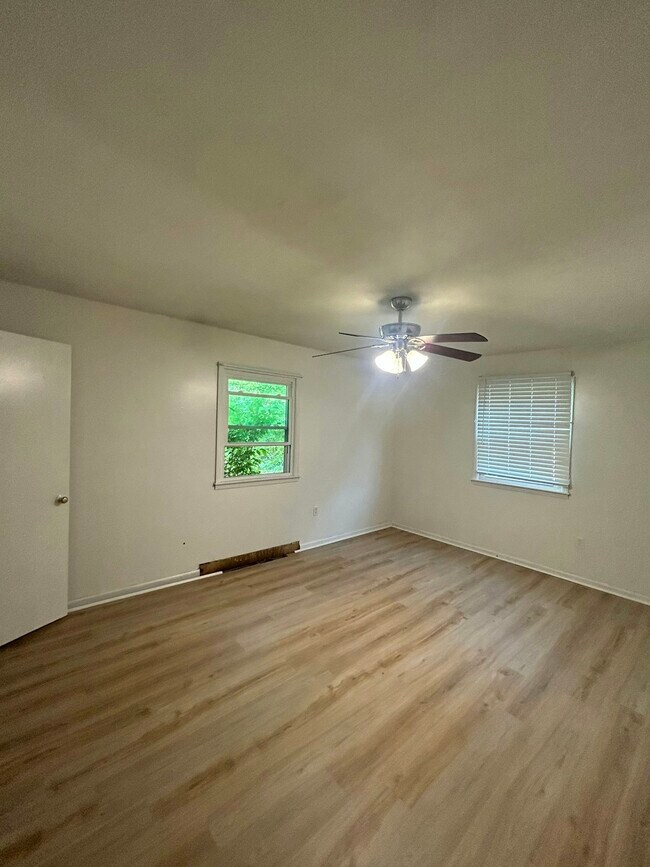Foto del edificio - 1317 Fieldcrest