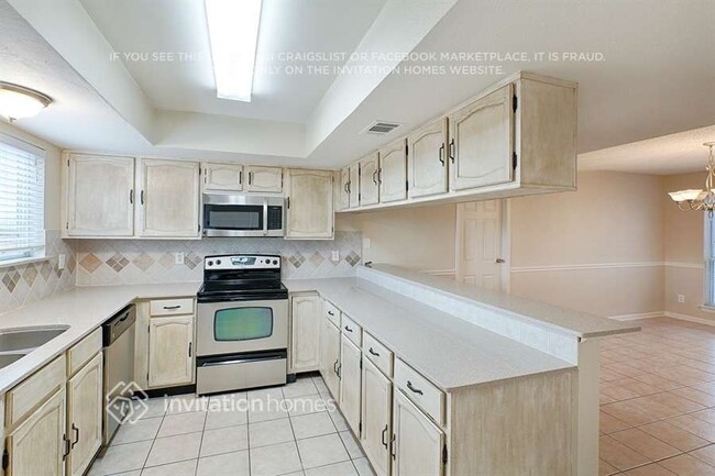 Foto del edificio - 2401 Forestmeadow Dr