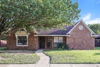 Building Photo - 1237 Essex Dr