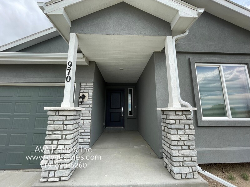 Primary Photo - 970 S Knox Dr