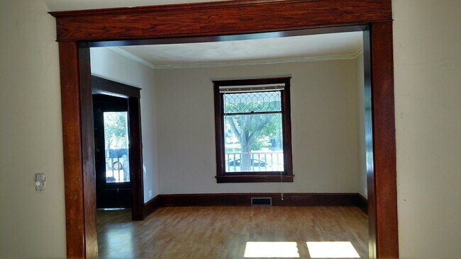 Building Photo - 517 N Morrison St