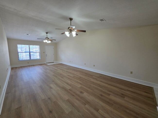 Foto del edificio - 916 Rentz Ave