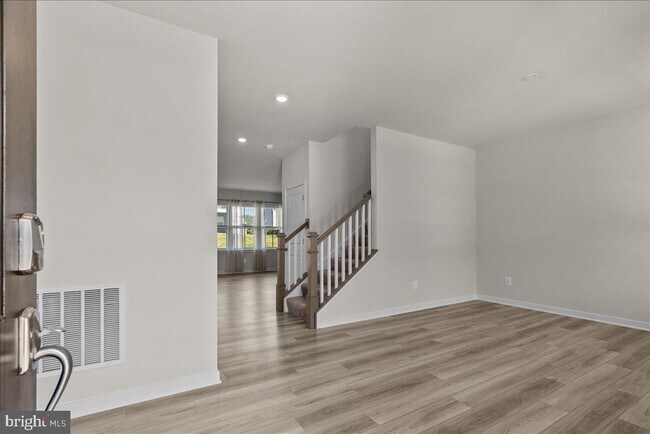 Foto del edificio - 128 Thornton Wy