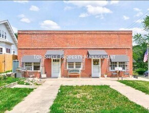 Building Photo - 2303 E 9th St