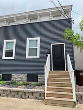 Building Photo - 128 W 9th St