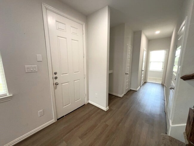 Building Photo - 7118 Fannin St