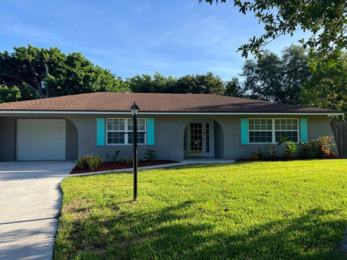 Primary Photo - Single Family Pool Home with private fence...