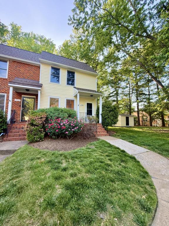 Foto principal - 2504 Thicket Greene Ct