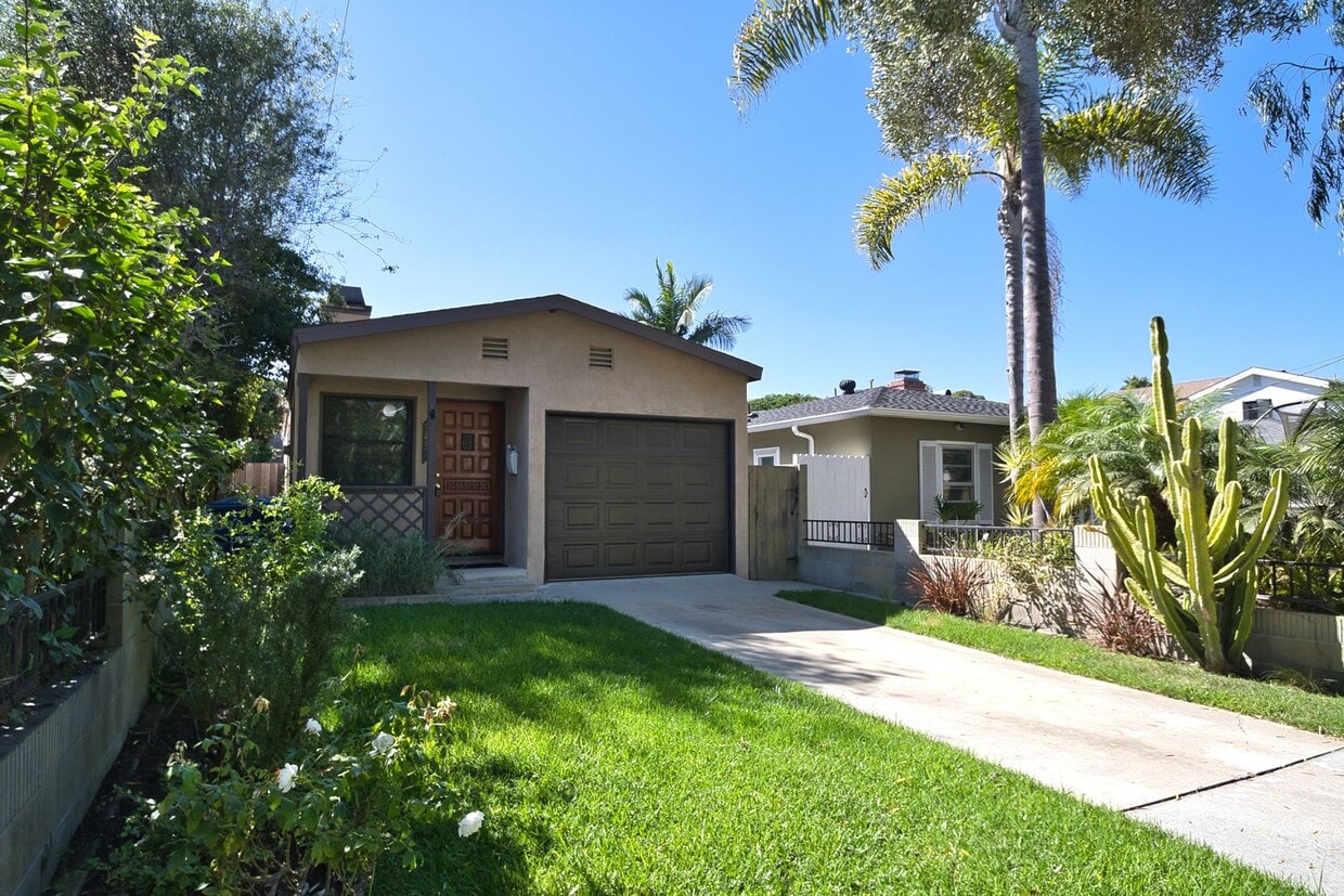 Primary Photo - 2 Bed 1 Bath - Home For Lease