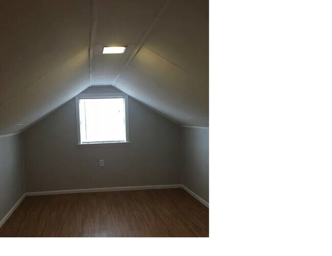 Building Photo - 82 Pelly Rd