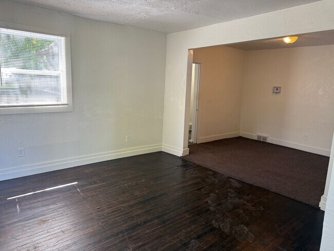 Foto del edificio - 221/223 W. Mason St.