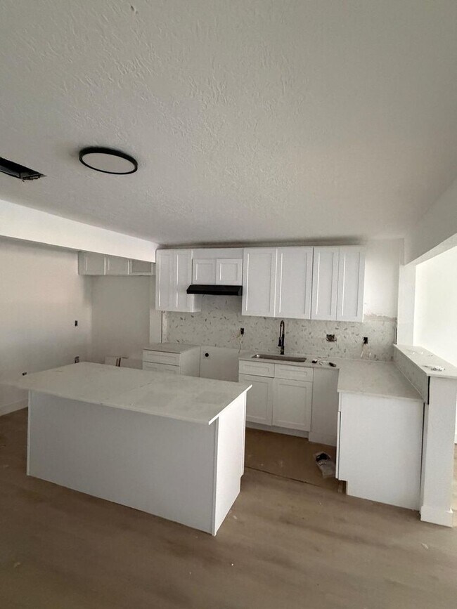 Foto del edificio - BEAUTIFUL HOME IN ROSENBERG. MOVE IN READY!.