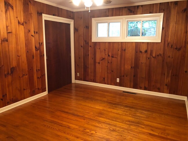 Building Photo - 3 BR House. Convenient to downtown and Duk...