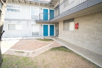 Building Photo - 2414 Mimosa Dr