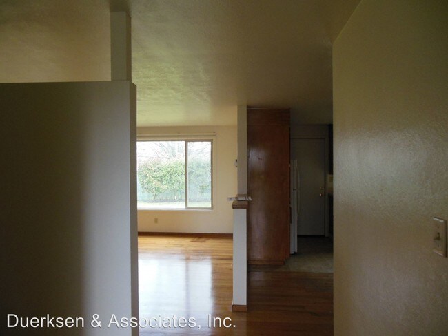 Foto del edificio - 1847-1849 NW Highland Dr