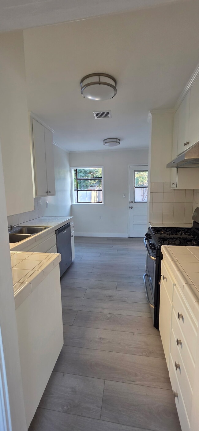 Foto del edificio - 17606 Bessemer St