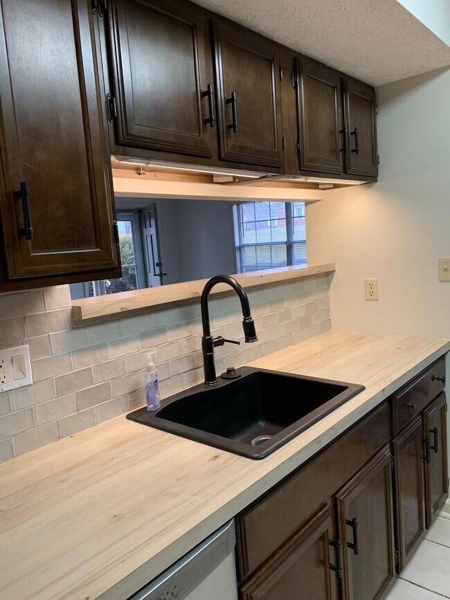 Foto del edificio - 3407 S Westminster Way