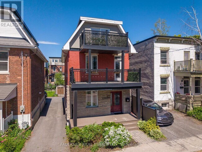 Photo du bâtiment - 107 Ave Blackburn