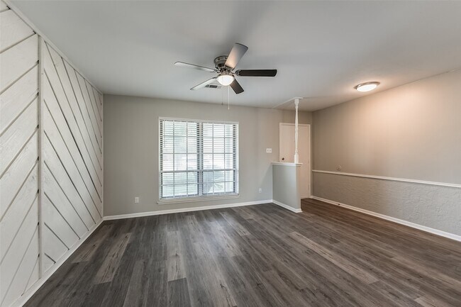 Foto del edificio - 7015 Pine Vista Ln