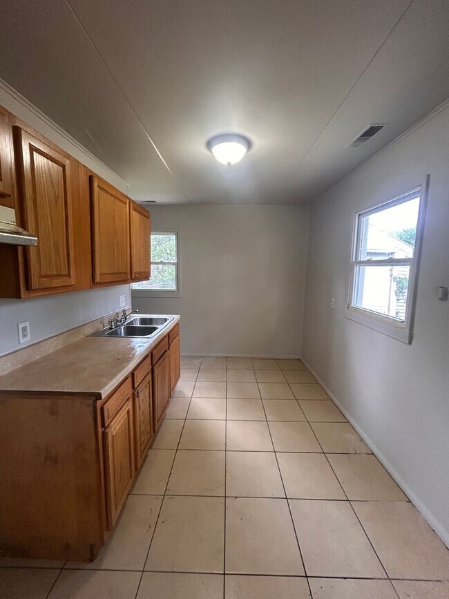 Foto del edificio - 5022 Bowser Ave