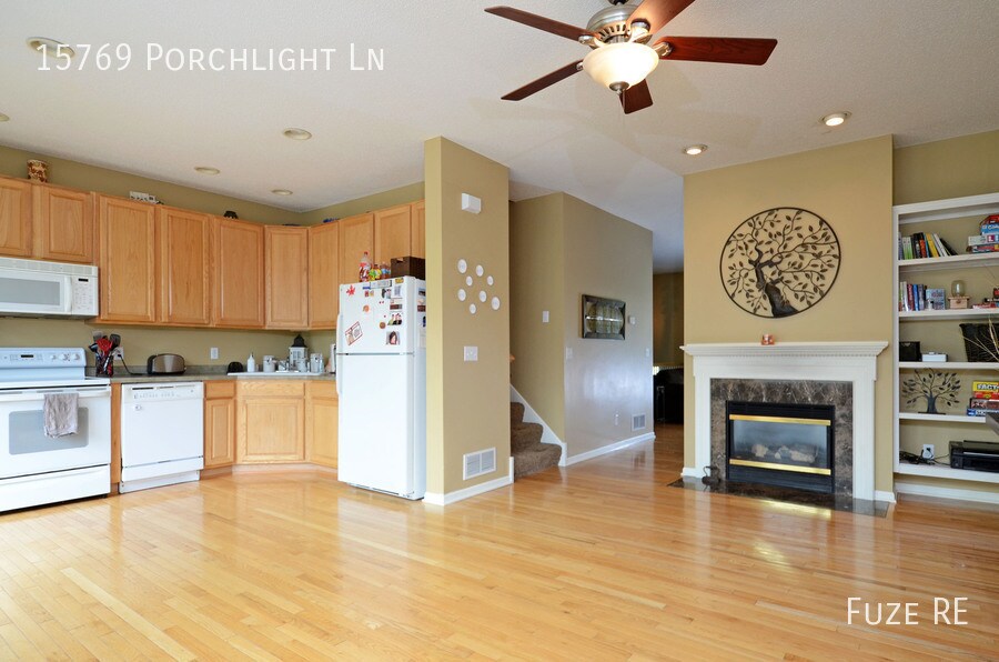 Foto principal - 15769 Porchlight Ln