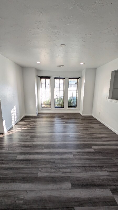 Building Photo - 6705 Greenway Dr
