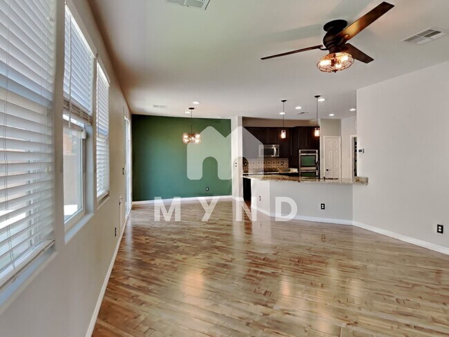 Building Photo - 10636 Strand City Ave