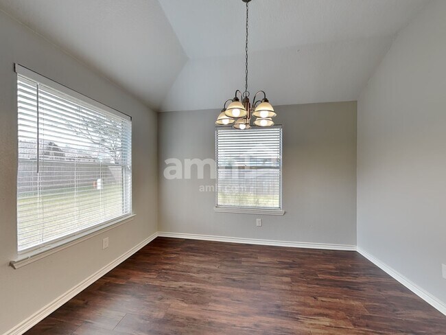 Foto del edificio - 5010 Chase Mountain Dr