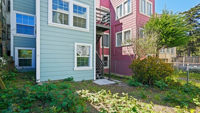 Building Photo - 3BR/2BA w/Washer Dryer and Across from Gol...