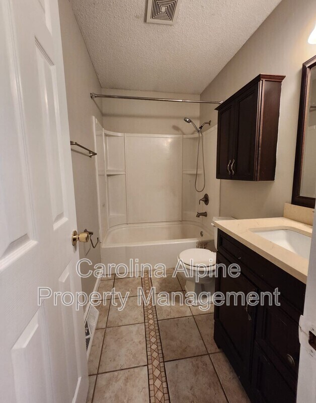 Building Photo - 1521 Rolling Meadow Ln
