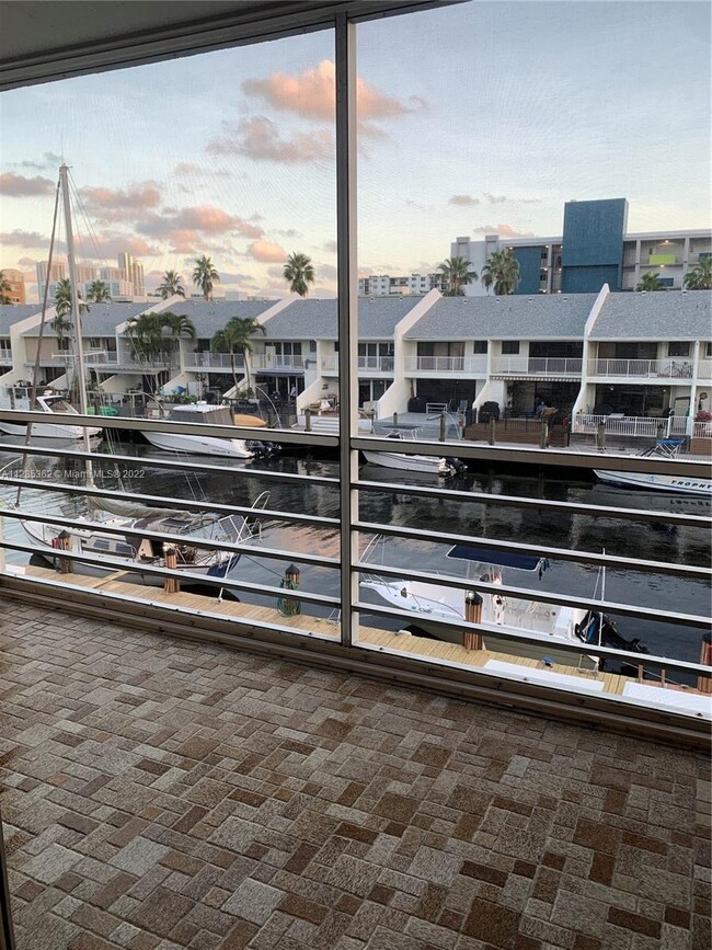 Foto del edificio - 3550 NE 169th St