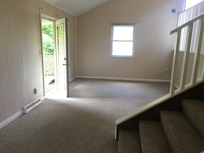 Open floor plan - 365 Gilmore St