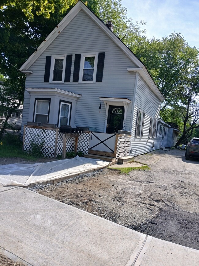 Building Photo - 150 Island St