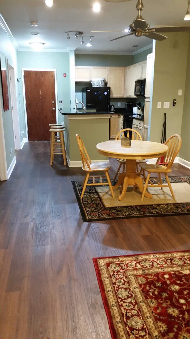 Foto del edificio - 411 W Washington St