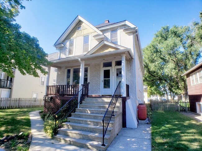 Building Photo - 443 Beloit Ave