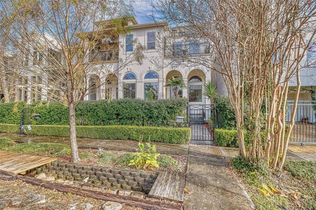 6304 Haskell St Unit B, Houston, TX 77007 Condo for Rent in Houston