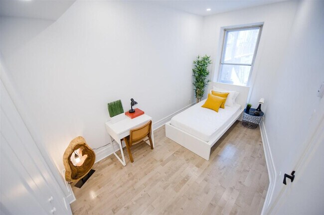 Photo du bâtiment - 2390 Rue Frontenac