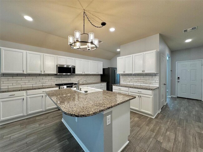 Building Photo - 715 Luna Vista Dr