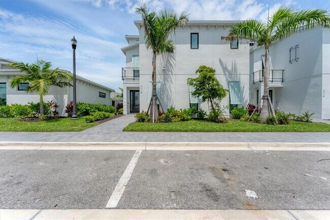 Building Photo - 6028 Red Mangrove Ln