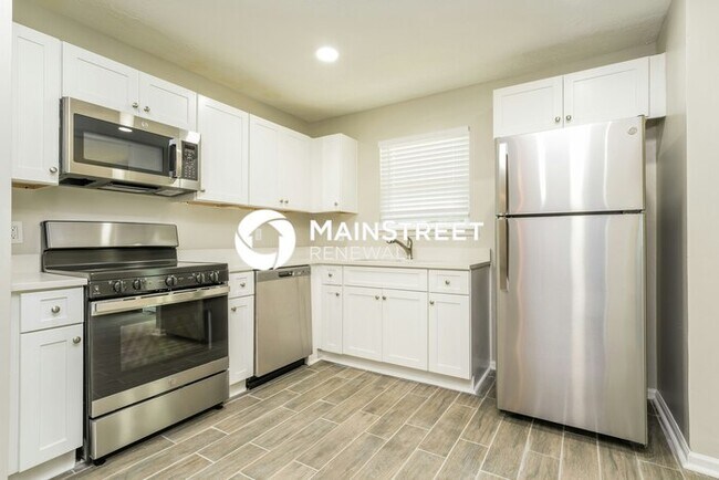 Building Photo - 4 Bedroom Pet-Friendly Home in COVINGTON, GA with Main Street Renewal