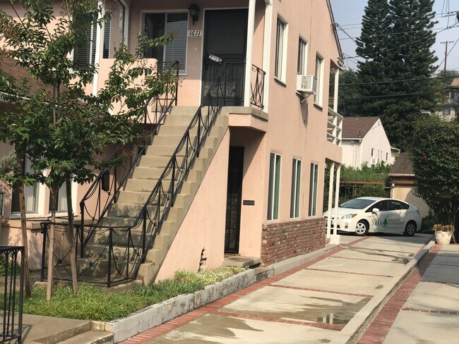 Building Photo - 1611 E Chevy Chase Dr