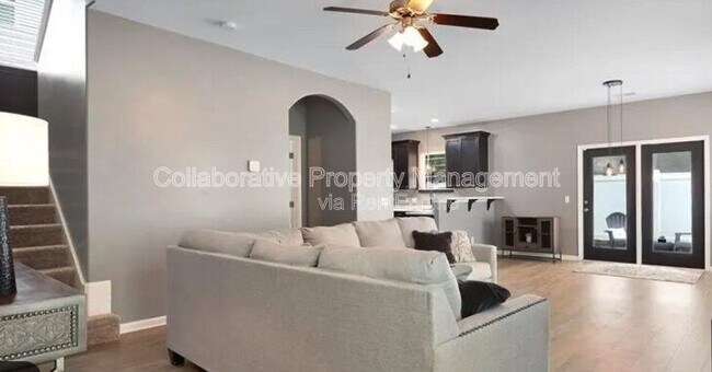 Building Photo - 590 Summer Hill Way