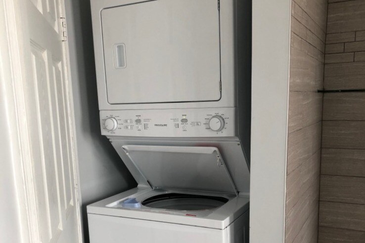 Primary Photo - 810 Glenbrook Ave