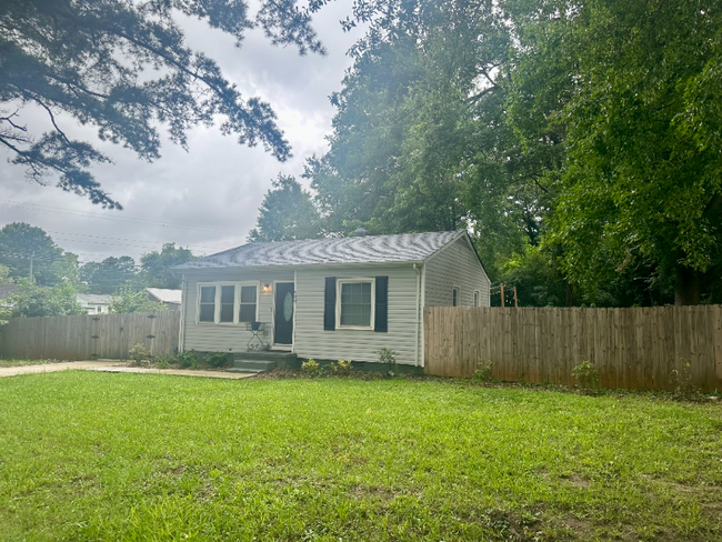 Building Photo - 509 Nelson Ave