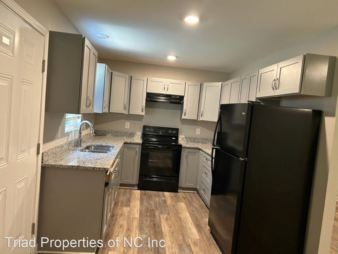 Foto principal - 3 br, 2 bath House - 641 Oak Summit Rd,