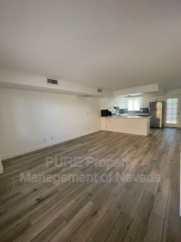 Foto del edificio - 6263 W Washington Ave