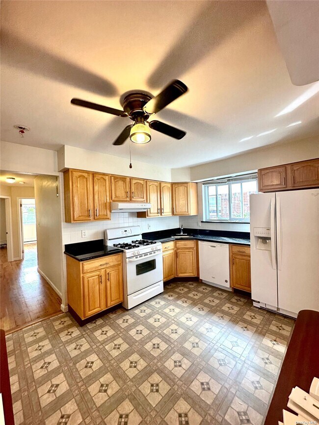 Foto del edificio - 144-42 27th Ave