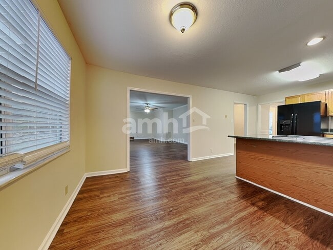 Building Photo - 1112 Oak Haven Rd